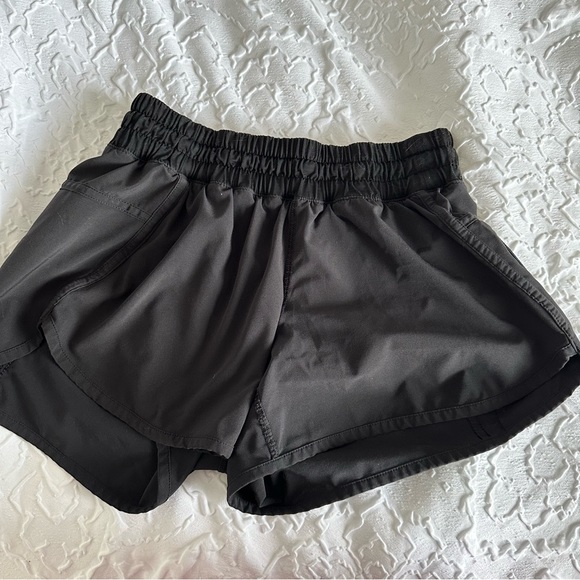Lululemon Tracker Short - Black - Size 6 - Picture 4 of 6